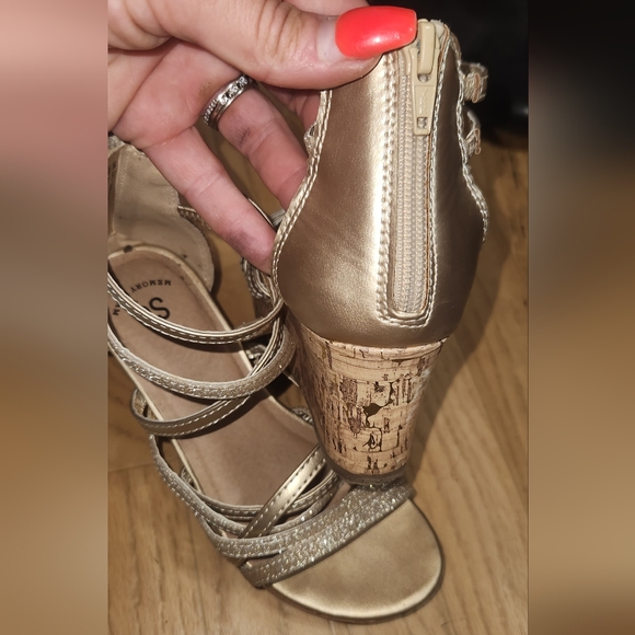 Gold wedges - Picture 2 of 2